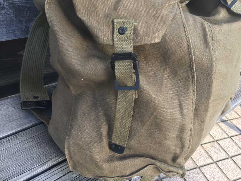 Vintage Deadstock Czech army Backpack、ビンテージ チェーンなど硬派なパーツ満載 チェコ軍のバックパック