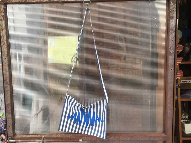 �}�j���[�i�@�I���W�i�� Heart Beat manana logo�̃T�R�b�V���A�o�b�N