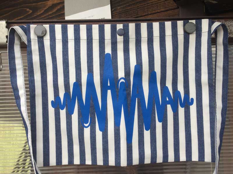 マニャーナ　オリジナル Heart Beat manana logoのサコッシュ、バック