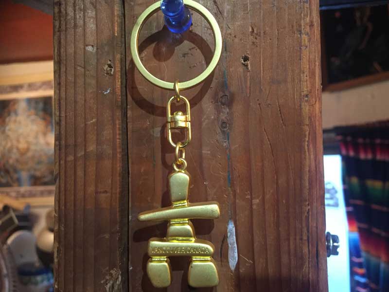 �V�i�@�J�i�_�ōw������ Totem Pole�A�g�[�e���|�[���̃L�[�z���_�[�A�𔲂��A�{�g���I�[�v�i�[