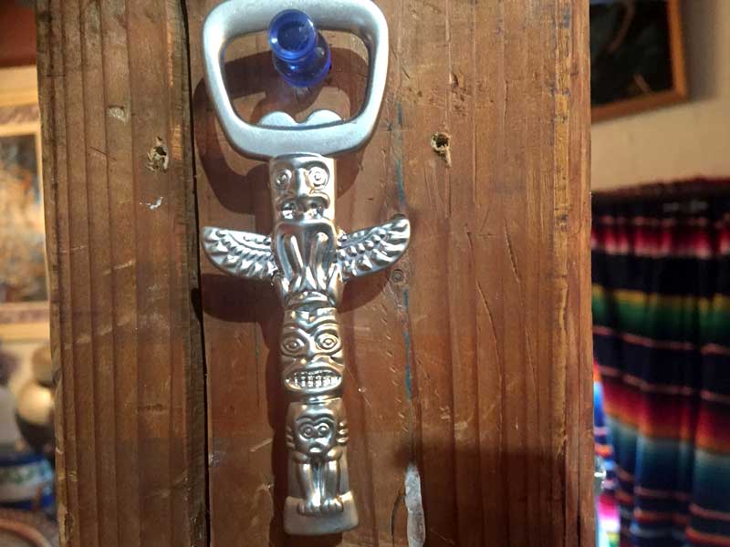 �V�i�@�J�i�_�ōw������ Totem Pole�A�g�[�e���|�[���̃L�[�z���_�[�A�𔲂��A�{�g���I�[�v�i�[