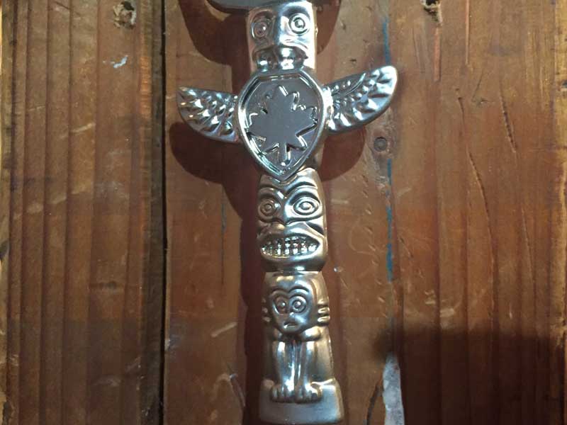 �V�i�@�J�i�_�ōw������ Totem Pole�A�g�[�e���|�[���̃L�[�z���_�[�A�𔲂��A�{�g���I�[�v�i�[