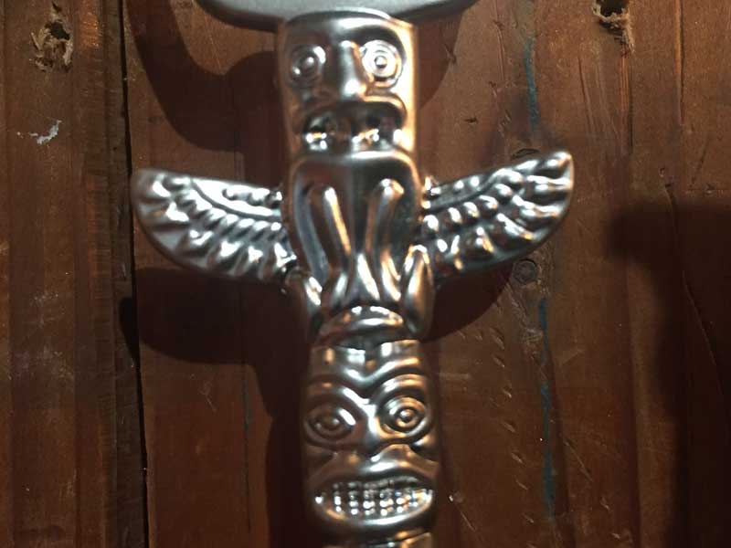 �V�i�@�J�i�_�ōw������ Totem Pole�A�g�[�e���|�[���̃L�[�z���_�[�A�𔲂��A�{�g���I�[�v�i�[