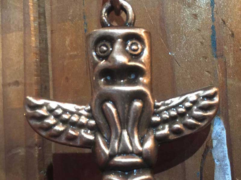 �V�i�@�J�i�_�ōw������ Totem Pole�A�g�[�e���|�[���̃L�[�z���_�[�A�𔲂��A�{�g���I�[�v�i�[