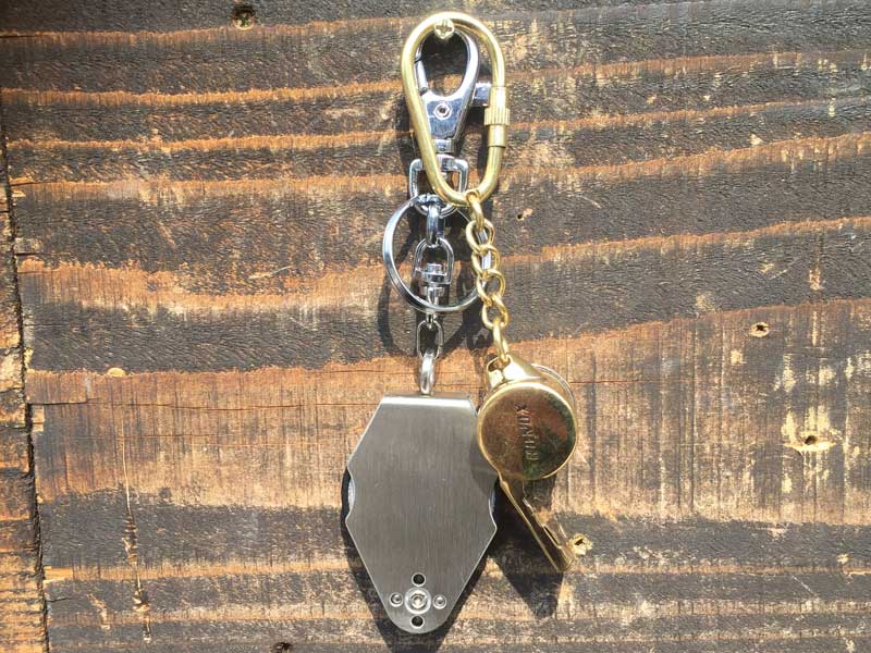 新品 Dulton Brass Whistle key holder ダルトン 真鍮製のホイッスルキーホルダー