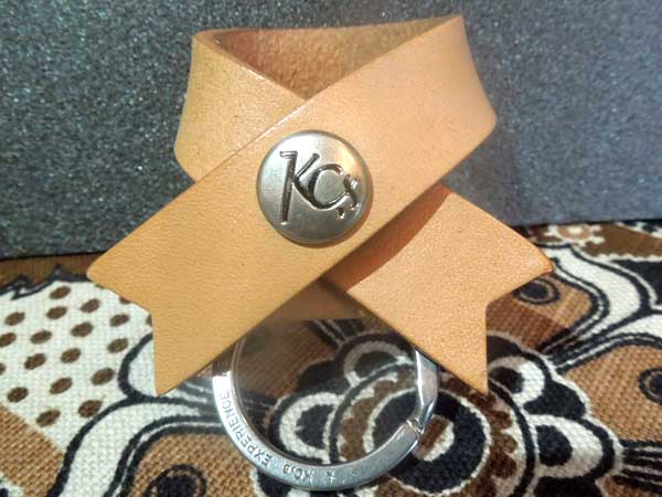 KC's Leather Craft Bow Key Ring、栃木レザーのリボン型のキーホルダー Natural