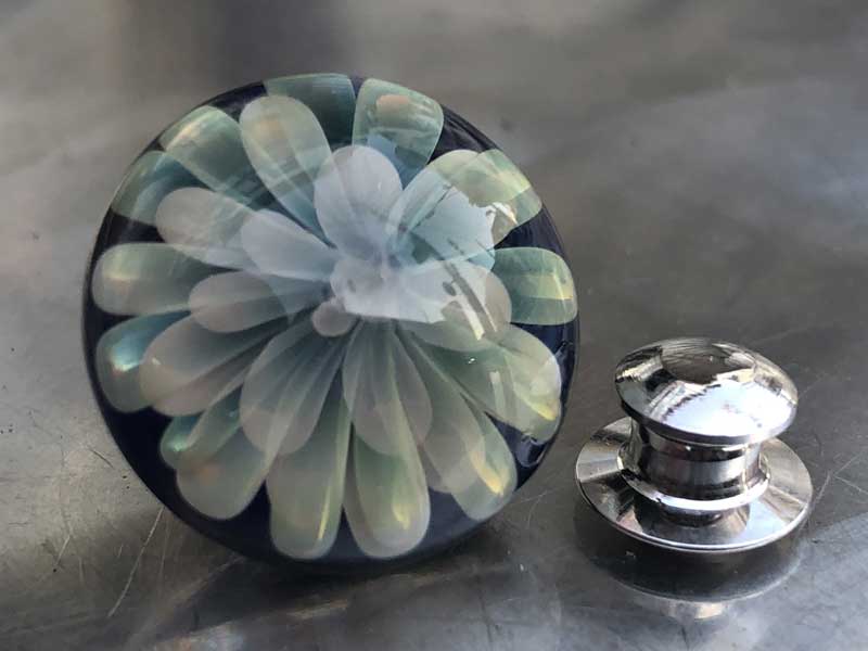 麻覇王 マホオ ファナブローチ、ピンバッチ O-320 Pyrex Glass を使用したアートガラスのアクセサリー
