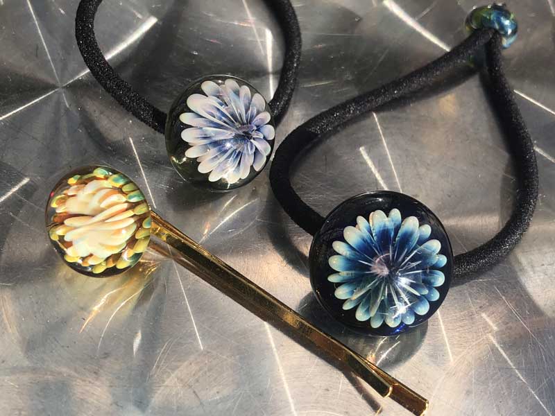 麻覇王 マホオ ファナゴム、ヘアピン Pyrex Glass を使用したアートガラスのヘアアクセサリー