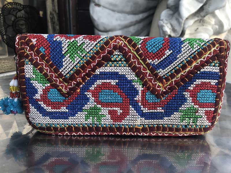 インドのラバリ族が作ったカッチ刺繍の長財布、1点物のハンドメイドのロングワレット