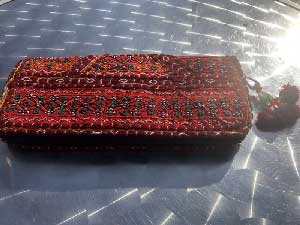 インドのラバリ族が作ったカッチ刺繍の長財布、1点物のハンドメイドのロングワレット003