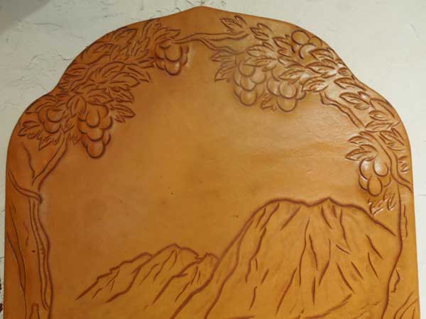 Vintage Leather Carving Mountain Wall Deco�A�r���e�[�W�@�v�ɃJ�[�r���O�ŎR��`�����E�H�[���f�R