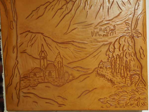 Vintage Leather Carving Mountain Wall Deco�A�r���e�[�W�@�v�ɃJ�[�r���O�ŎR��`�����E�H�[���f�R