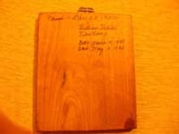 Antique ���x��A��K�AG�}�[�N�ł�����݂̃t���[���[�\���̃��S��Wood Sign