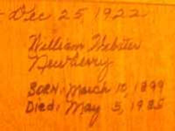 Antique ���x��A��K�AG�}�[�N�ł�����݂̃t���[���[�\���̃��S��Wood Sign