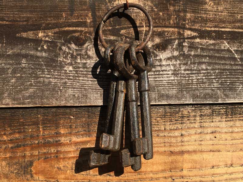 Antique Cast Iron Key Objet /�A���e�B�[�N �A�C�A�������̌��̃I�u�W�F