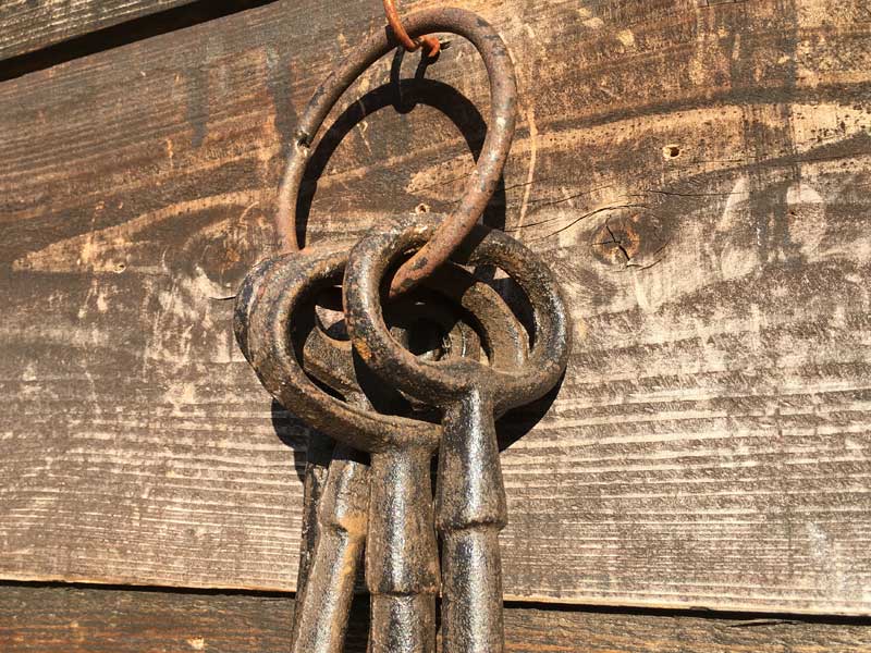 Antique Cast Iron Key Objet /�A���e�B�[�N �A�C�A�������̌��̃I�u�W�F