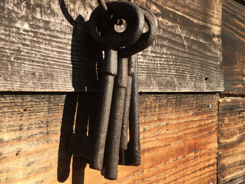 Antique Cast Iron Key Objet /�A���e�B�[�N �A�C�A�������̌��̃I�u�W�F