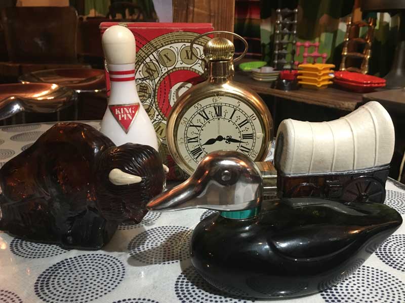 Vintage Used AVON 1968's Gold Clock�A�G�C�{�� ���t�� ���̊C�����v�̃{�g��