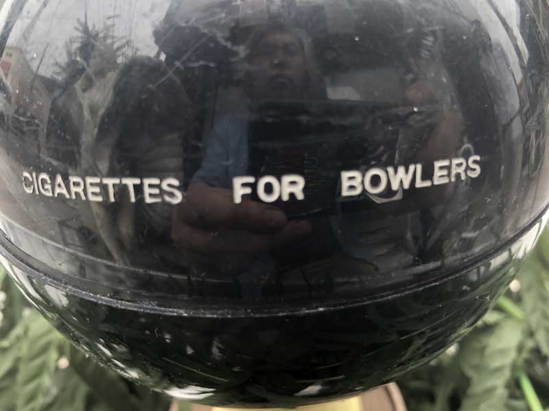 Vintage Cigarettes For Bowlers�A�r���e�[�W �{�[�����O�̋��^�V�K���b�g�z���_�[