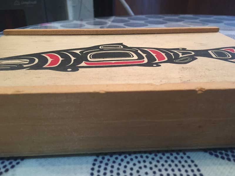 Vintage Used Haida Art Box、ハイダ族のアートワークがプリントされた木製Box