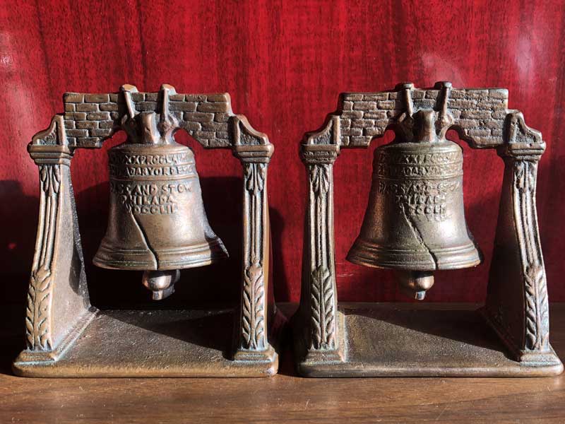 Antique�AVintage Cast Iron Liberty Bell Bookend ���o�e�B�x�� �u�b�N�G���h 2�� set �A�C�A������