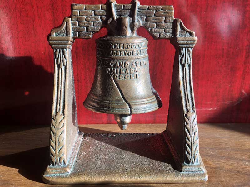 Antique�AVintage Cast Iron Liberty Bell Bookend ���o�e�B�x�� �u�b�N�G���h 2�� set �A�C�A������