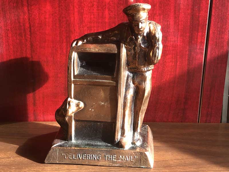 Vintage POSTMAN COIN BANK DELIVERING THE MAIL 、ポストマン コインバンク、貯金箱