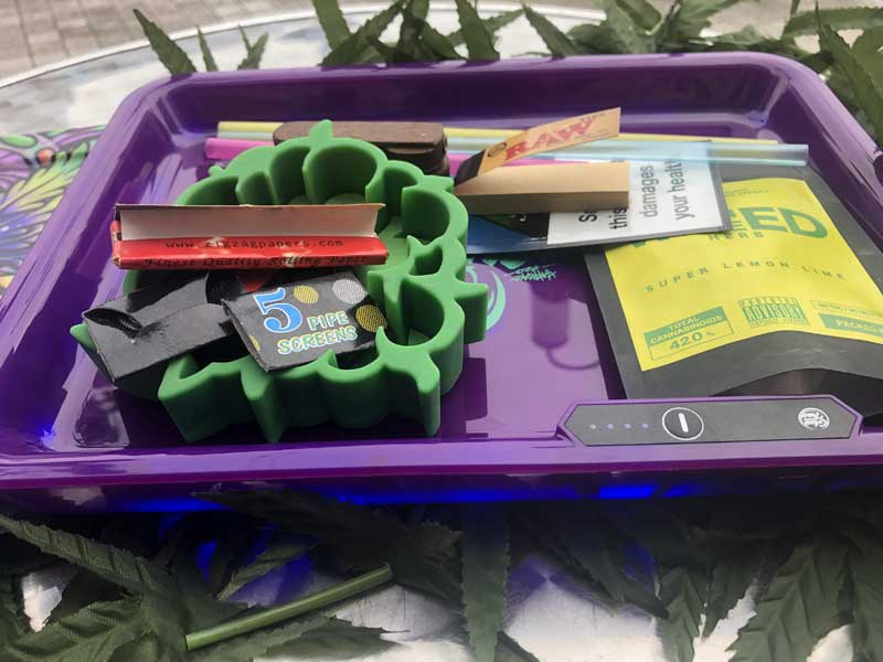 MARDY COLOR マーディカラー 大麻キャラ、蓋付き 赤、緑、青、紫、点滅を選べる LED Tray、トレイ
