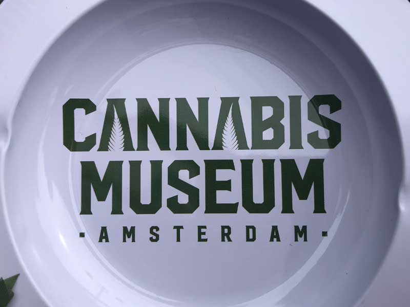Cannabis Museum Amsterdam�A�J���i�r�X�~���[�W�A�� �A���X�e���_�� Smoking Goods