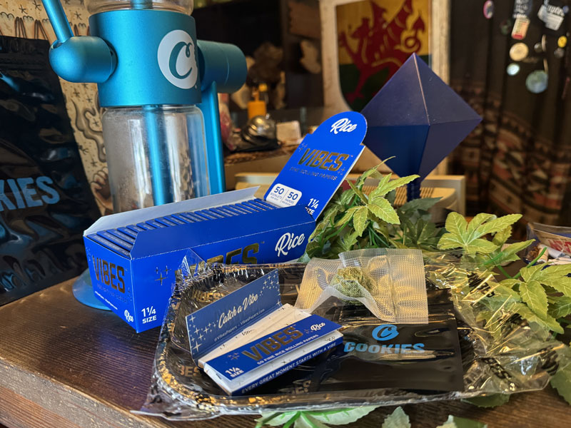 COOKIES�AVIBES Smoking Goods ���C�X ���[�����O�y�[�p�[�A�g���C�A�h�L �W�b�v���b�N