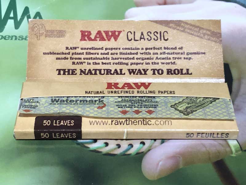 Raw Joint Paper & Roller�A���E�@�n���ɗD�����G�R�ȃy�[�p�[&���[�����O�}�V��