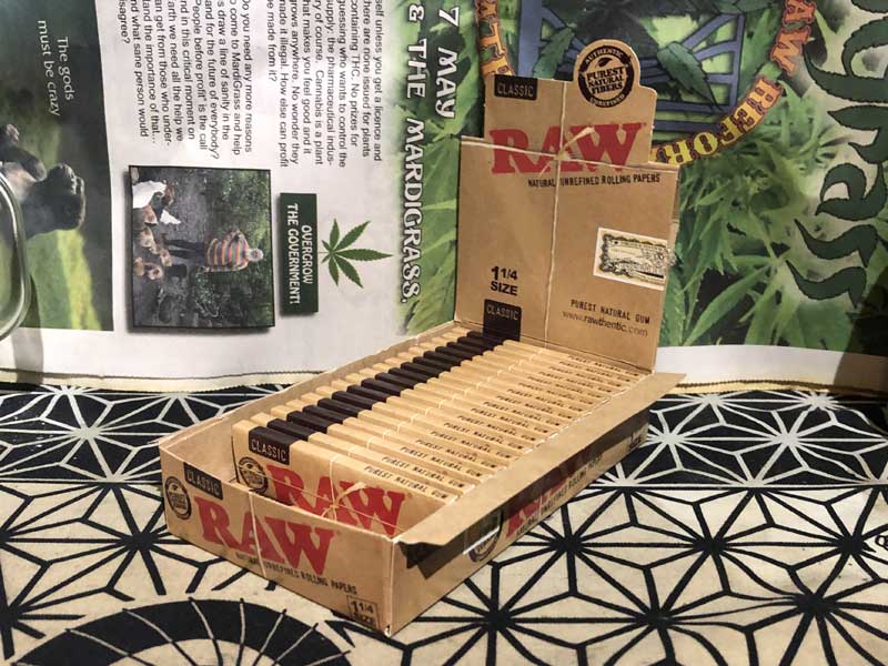 Raw Joint Paper & Roller�A���E�@�n���ɗD�����G�R�ȃy�[�p�[&���[�����O�}�V��
