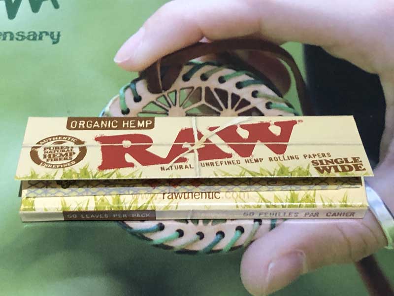 Raw Joint Paper & Roller�A���E�@�n���ɗD�����G�R�ȃy�[�p�[&���[�����O�}�V��