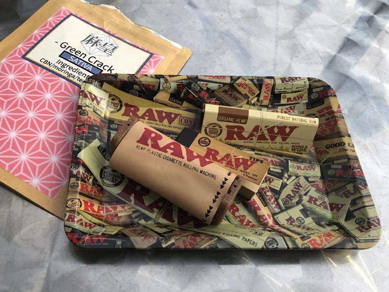 Raw Joint Paper & Roller�A���E�@�n���ɗD�����G�R�ȃy�[�p�[&���[�����O�}�V��