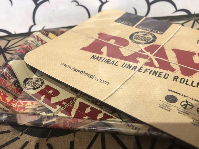 Raw Joint Paper & Roller�A���E�@�n���ɗD�����G�R�ȃy�[�p�[&���[�����O�}�V��
