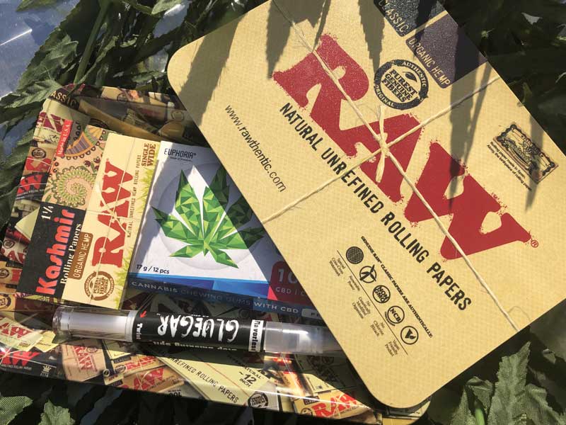 RAW Rolling Tray Mini �n���ɗD�����G�R�ȃy�[�p�[���E�̃��[�����O�g���C�A�W���C���g�������֗̕��O�b�Y