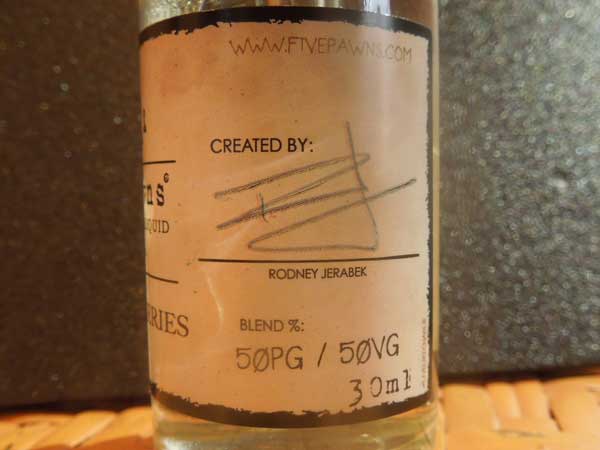 Made in USA VAPE�E�̃��[���X���C�X�ō��� e-liquid�AFive Pawns�A�t�@�C�u�|�[���Y�AGrandmaster