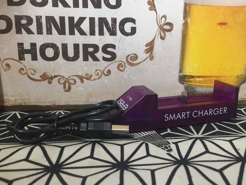 Efest PRO C1 CHARGER �C�[�t�F�X�g�v���V�[���� �V���O���o�b�e���[�`���[�W���[ 18650��