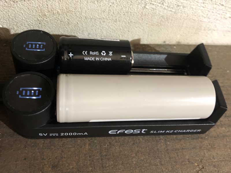 Efest SLIM K2 Intelligent Charger �C�[�t�F�X �X�����`���[�W���[�@�f���A�� 18650��