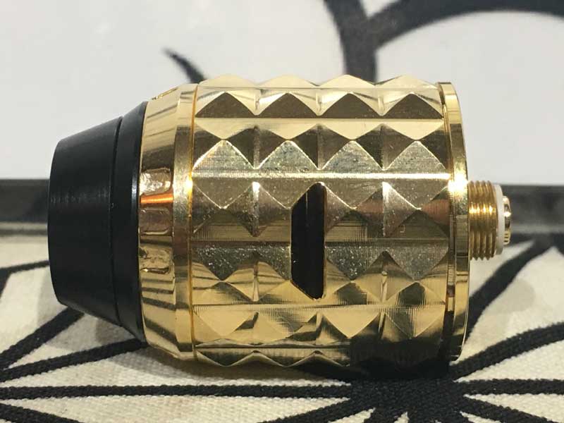 Vandy Vape Capestone RDA �s���~�b�h�X�^�b�Y�̊O�ρA�s���~�b�h�̂悤�ȃf�b�L�̃L���v�X�g��