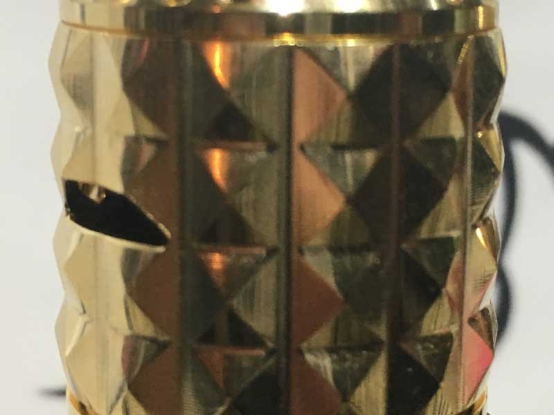 Vandy Vape Capestone RDA �s���~�b�h�X�^�b�Y�̊O�ρA�s���~�b�h�̂悤�ȃf�b�L�̃L���v�X�g��