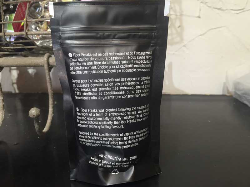 Rebuildable�p�i/Fiber Freaks Cotton �t�����X�ŊJ�����ꂽVape�p�̃Z�����[�X�@�ۂŏo�����E�B�b�N��