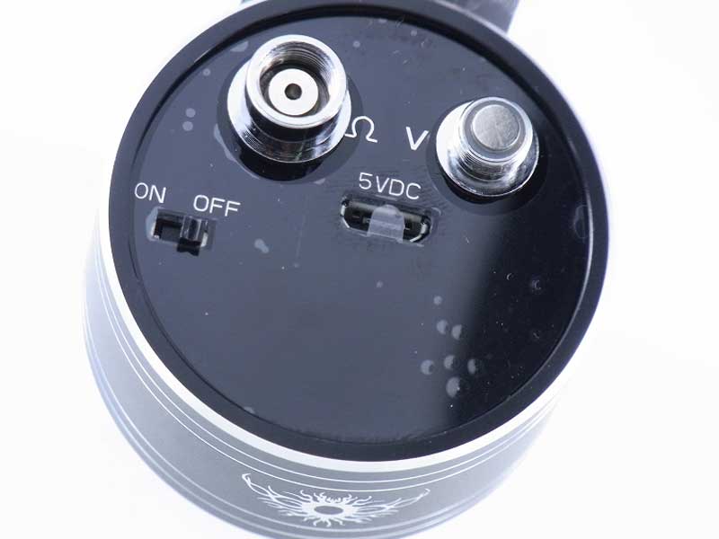 ���r���_�u���p�i�A�r���h�Œ�R�l�𑪂�ۂ̃����[�^�[�AUSB �[�d���̃I�[�����[�^�[�@Black