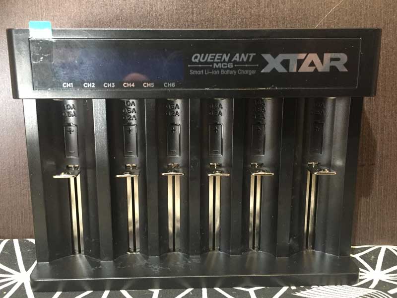 ���`�E���}���K���d�r �o�b�e���[�`���[�W���[ XTAR Queen&nbsp;Ant&nbsp;MC6&nbsp; 6�{�����ɏ[�d�o����[�d��