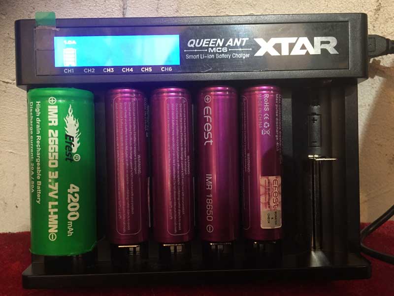 リチウムマンガン電池 バッテリーチャージャー XTAR Queen Ant MC6 6本同時に充電出来る充電器