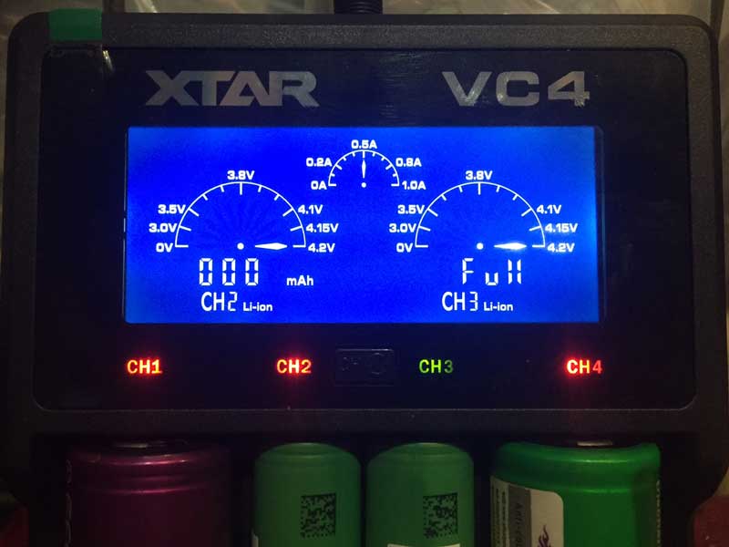 リチウムマンガン電池 バッテリーチャージャー XTAR LUC VC4 4本同時に充電出来る充電器