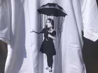 Banksy �o���N�V�[�@�X�e���V���A�[�g�@�O���t�B�e�B�[T�V���c�AS/S Tee from UK Umbrella Girl Nola