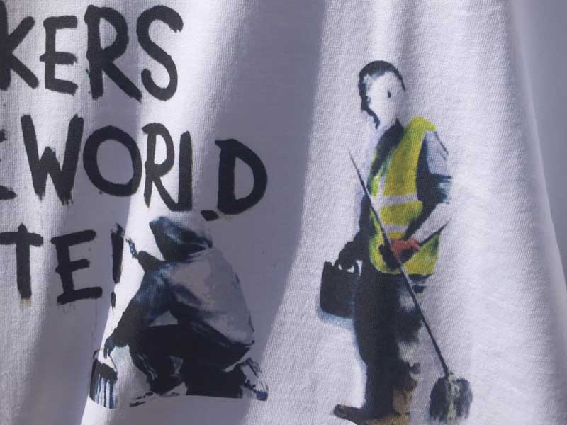 新品物 Banksy バンクシー ステンシルアート グラフィティーTシャツ from UK Workers Of The World Unite S/S Tee