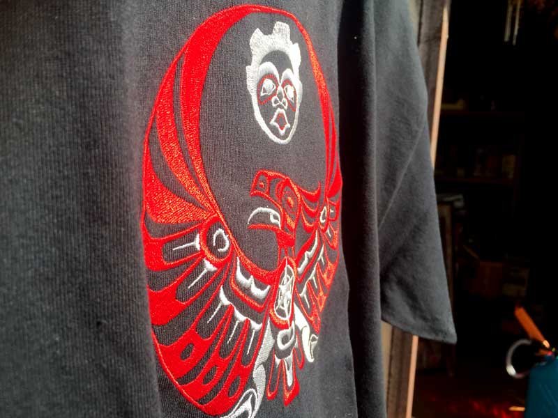 �V�i�@�J�i�_�@�l�C�e�B�u�E�A�����J�� �n�C�_���̃A�[�g���[�N���h�J���ꂽ����T�V���c�AHaida S/S Tee