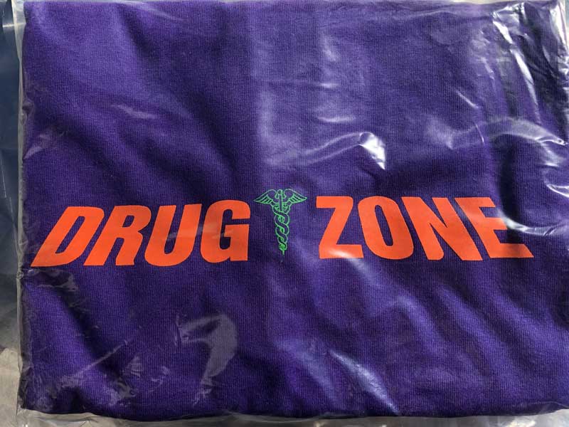 2023 DRUG ZONE by MFP Natural Born Killers サンプリング S/S Tee MF、MAXFREEMAN